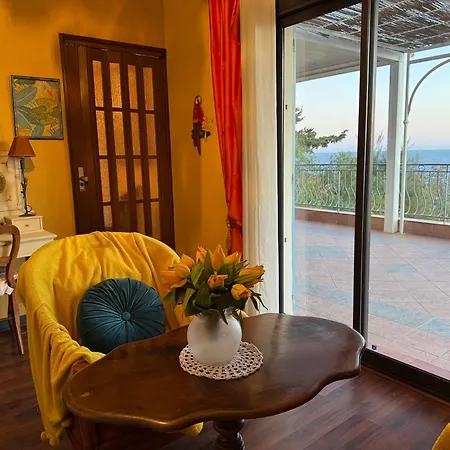 Elisabeth Saint-raphael * Saint-Raphael (Var)